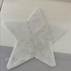 Pottery Barn Teen Star-Shaped Plush Bath Mat - Cream